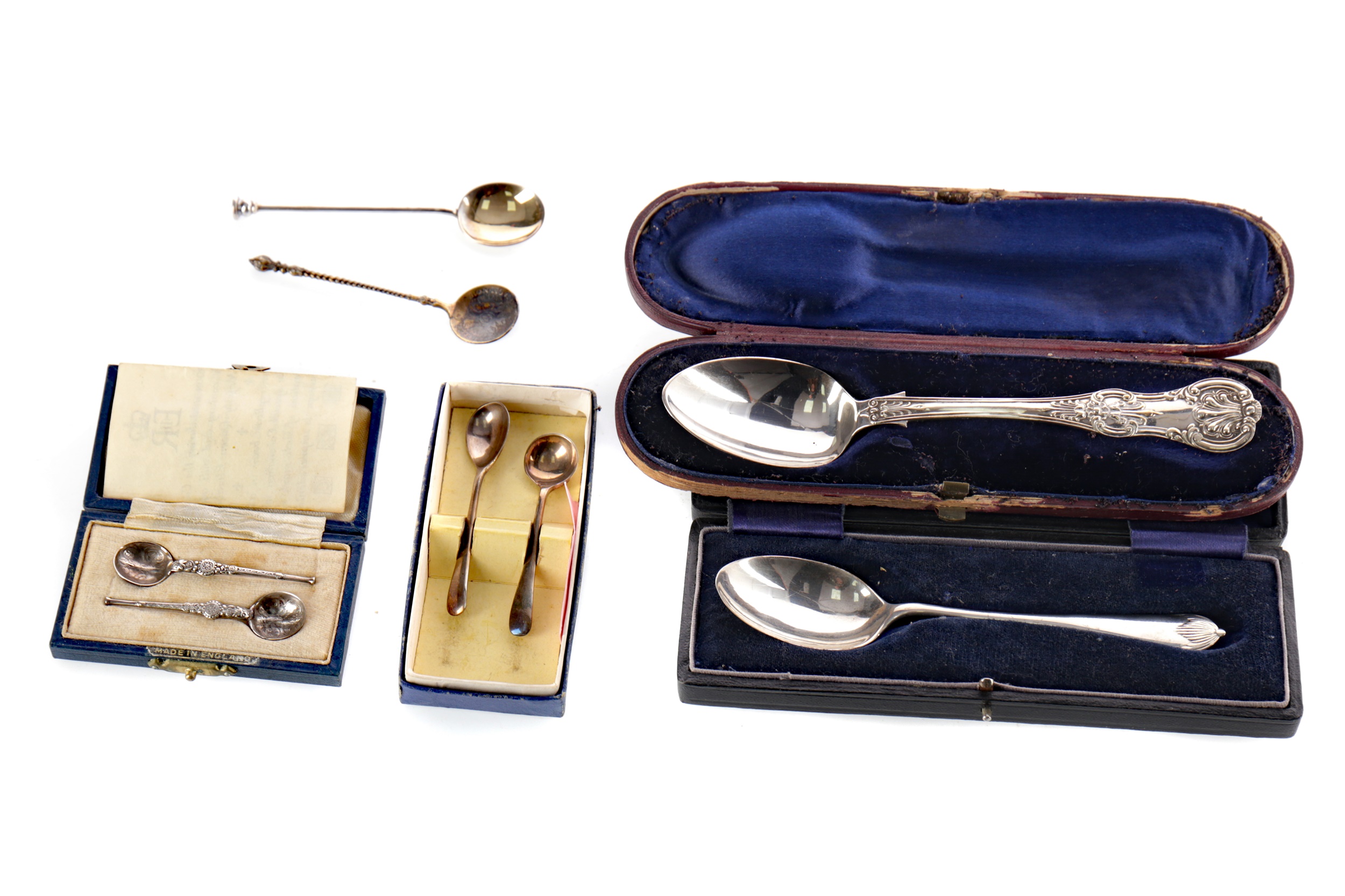 A CASED SILVER CONDIMENT SET AND CASED SILVER SPOONS