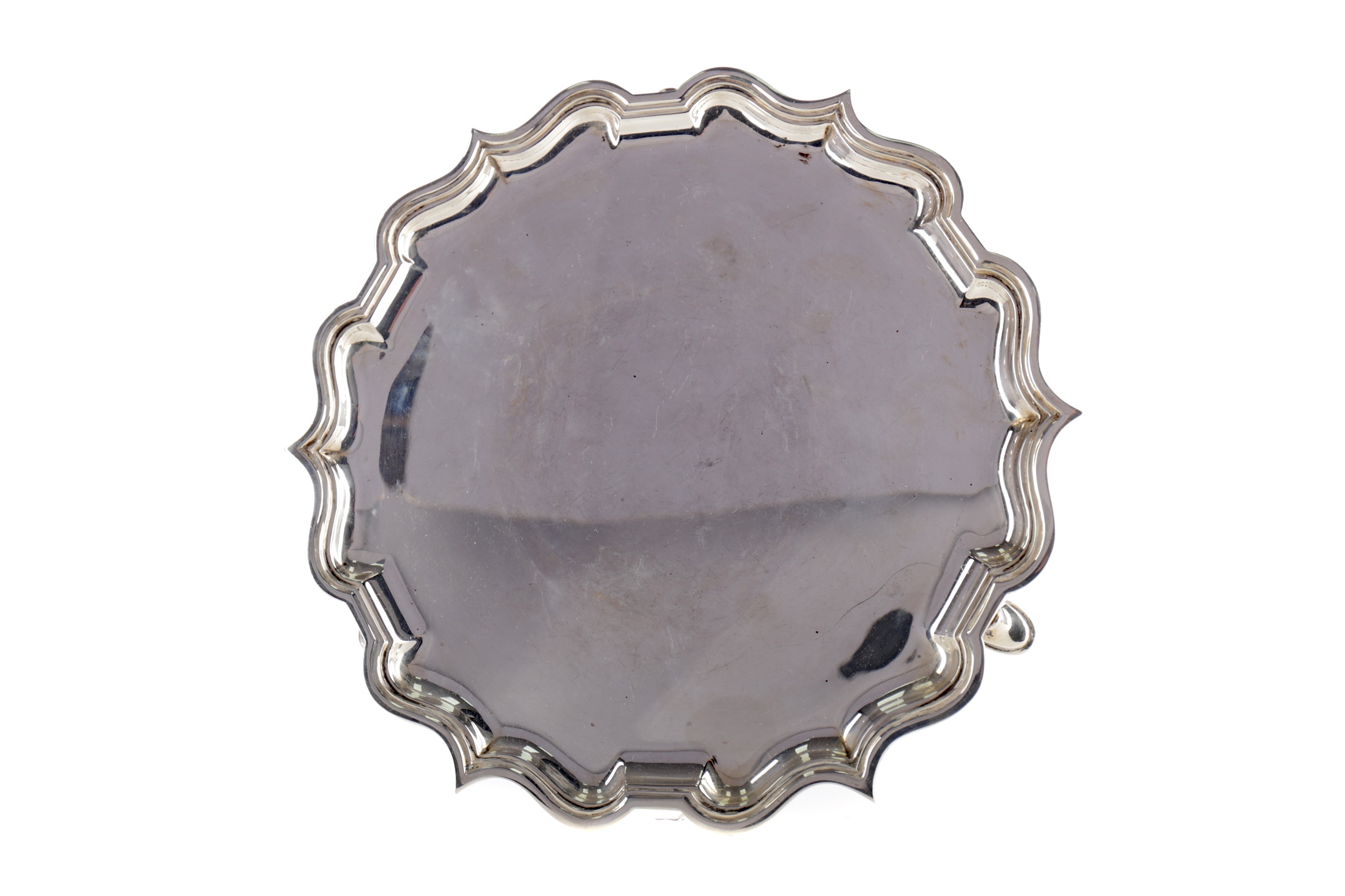 AN EARLY 20TH CENTURY SILVER SALVER - Image 2 of 2