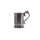 AN EARLY 20TH CENTURY GERMAN SILVER TANKARD