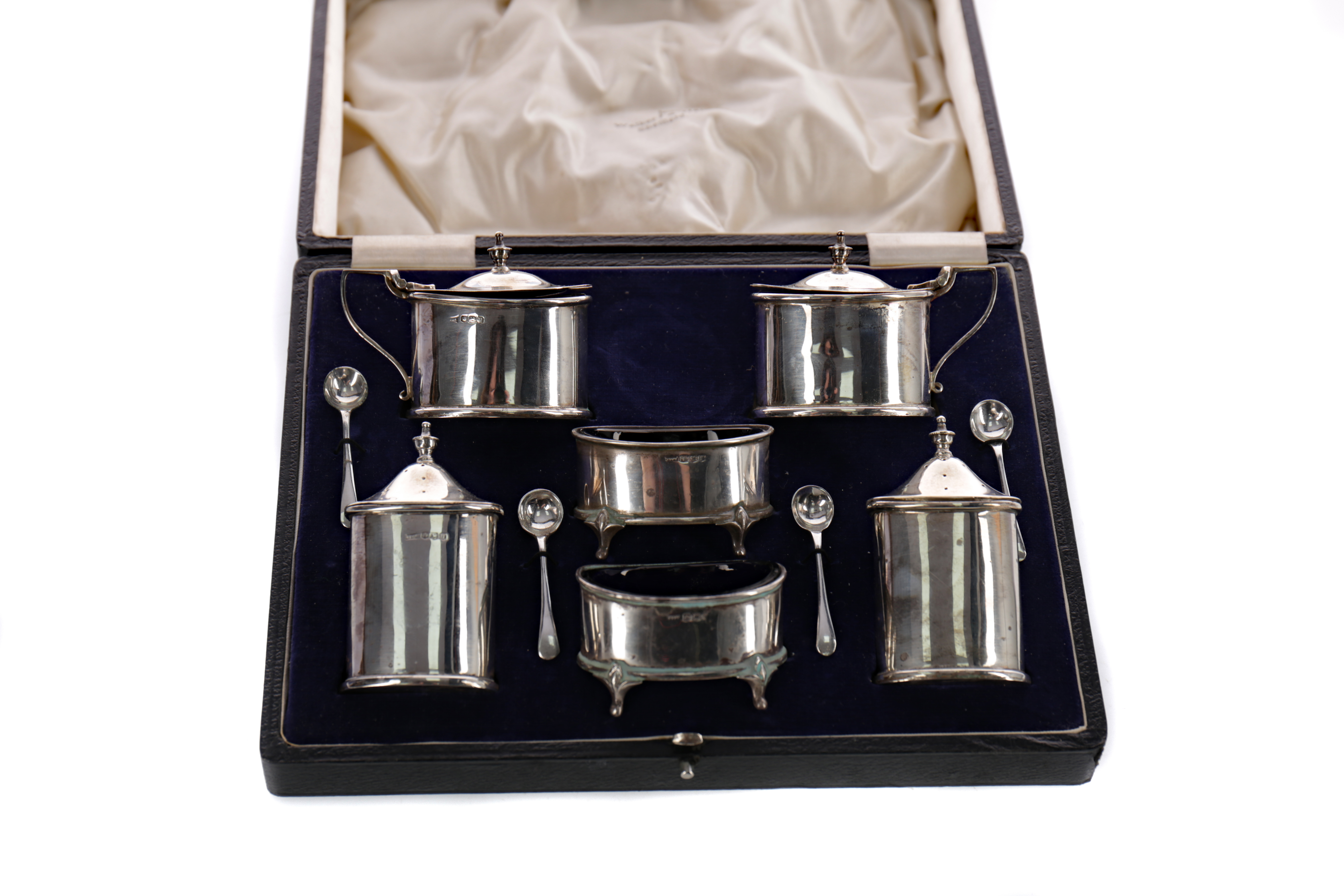 A CASED GEORGE VI SILVER SIX PIECE CRUET SET