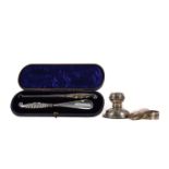 A SILVER HANDLED BUTTON HOOK AND SHOE HORN SET, PILL BOX AND INK WELL