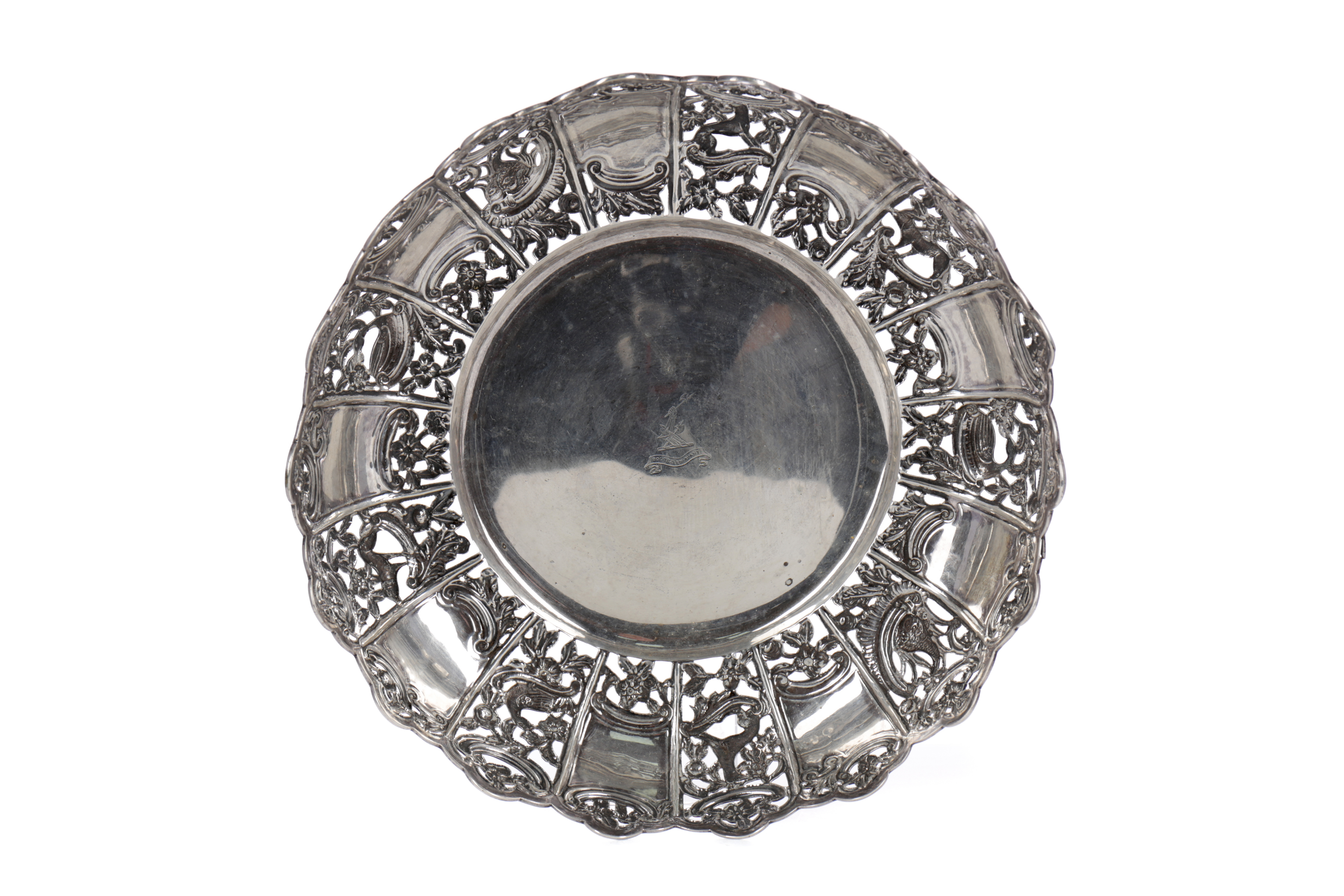 A LATE VICTORIAN IRISH SILVER BOWL - Image 2 of 2