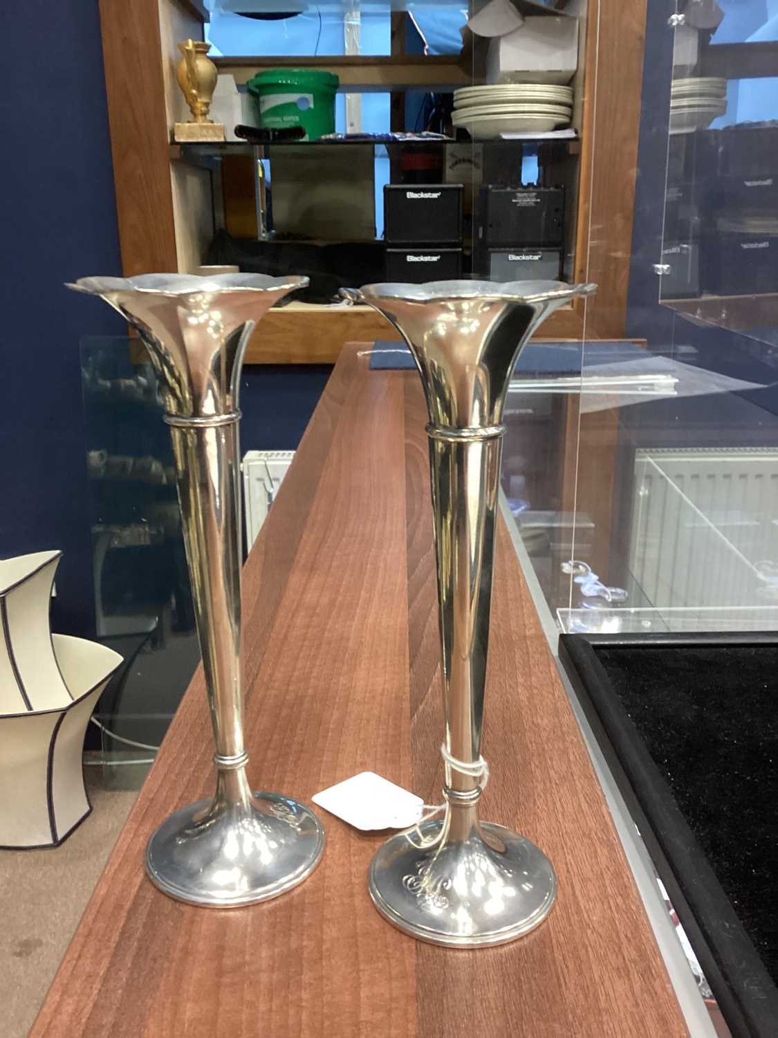 A PAIR OF SILVER SOLIFLEUR VASES - Image 2 of 3