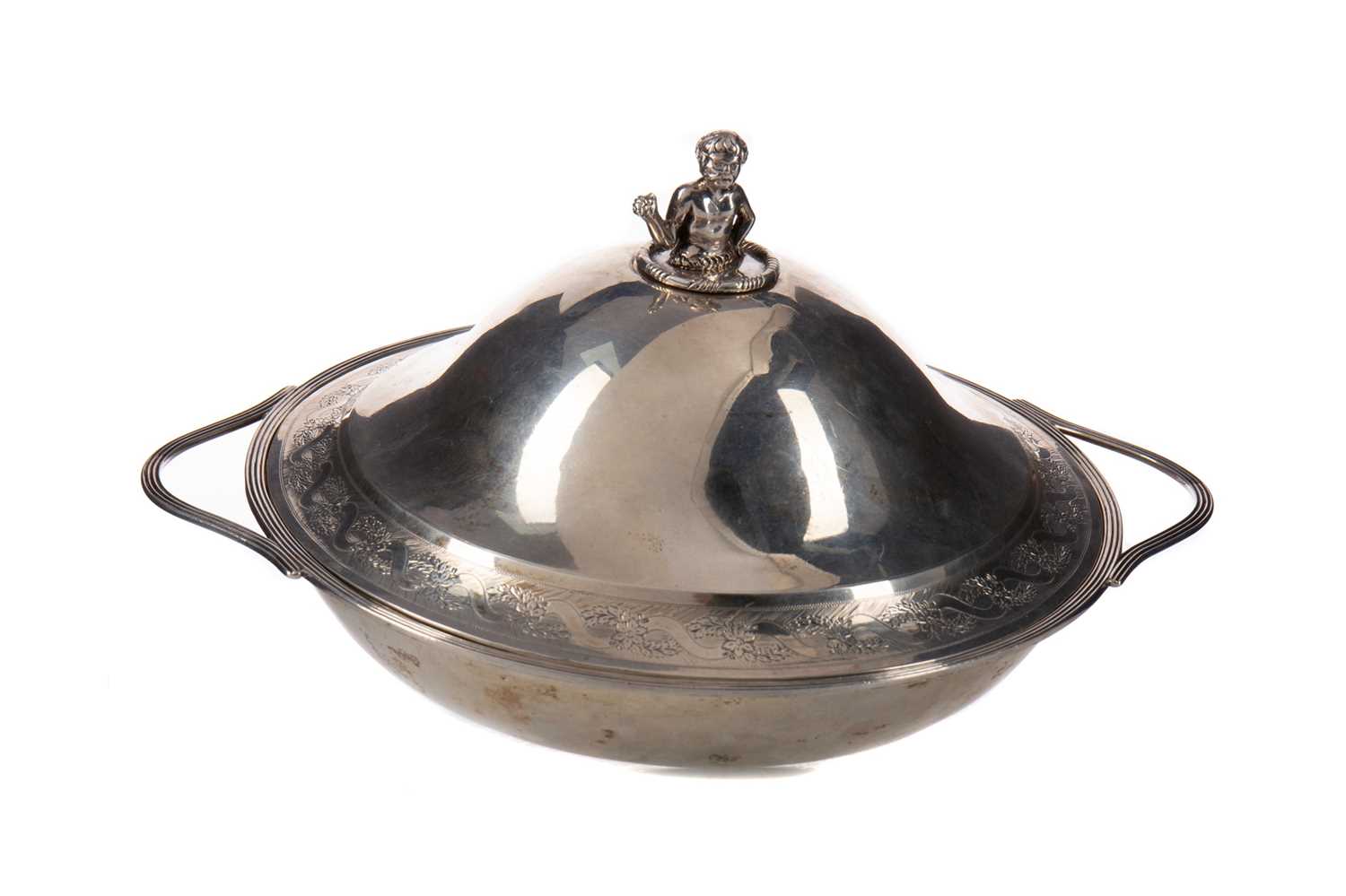 A GEORGE III SCOTTISH SILVER ENTREE DISH AND COVER