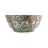 A 19TH CENTURY CHINESE FAMILLE ROSE BOWL,
