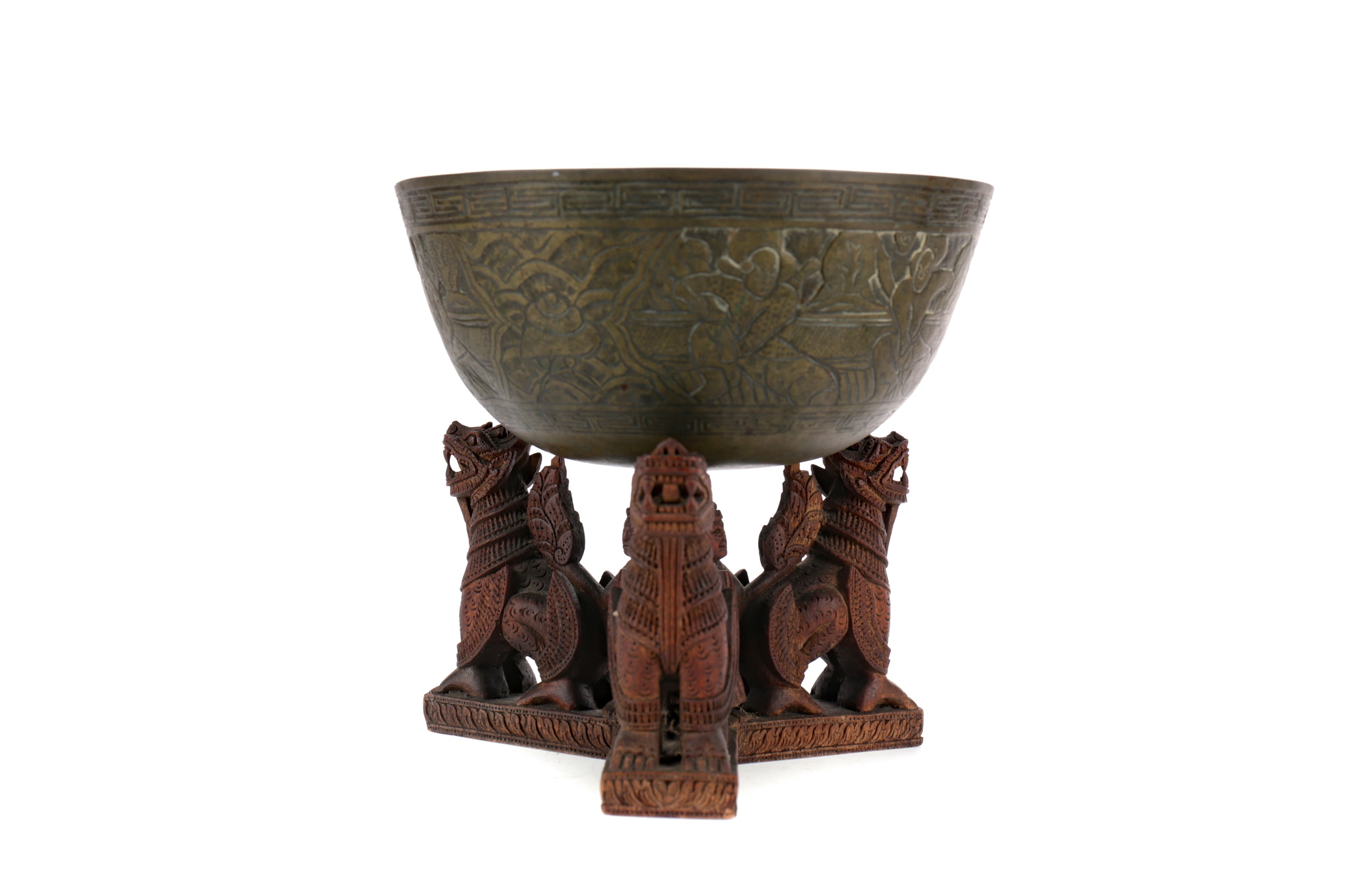 AN EARLY 20TH CENTURY CHINESE BRONZE BOWL