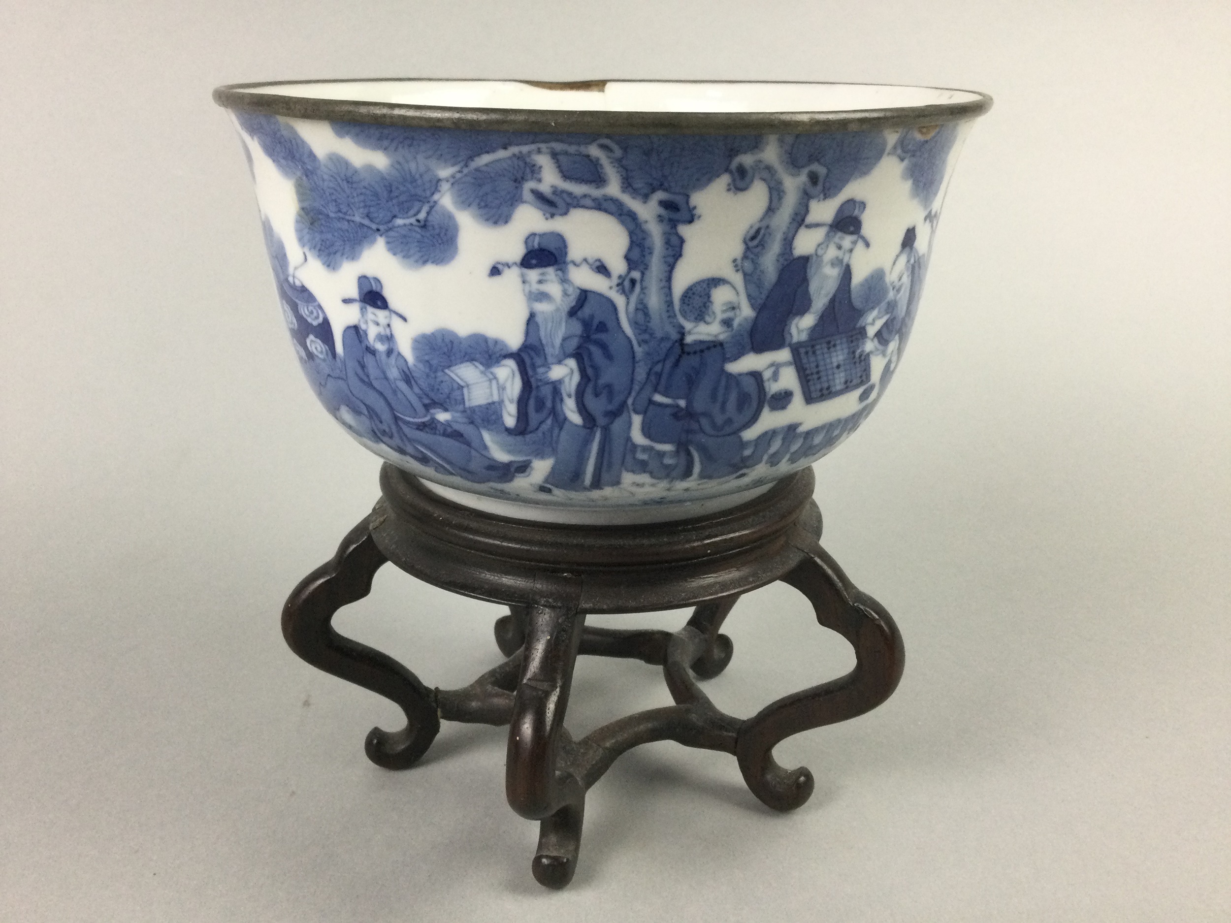 A CHINESE BLUE AND WHITE BOWL - Image 6 of 6