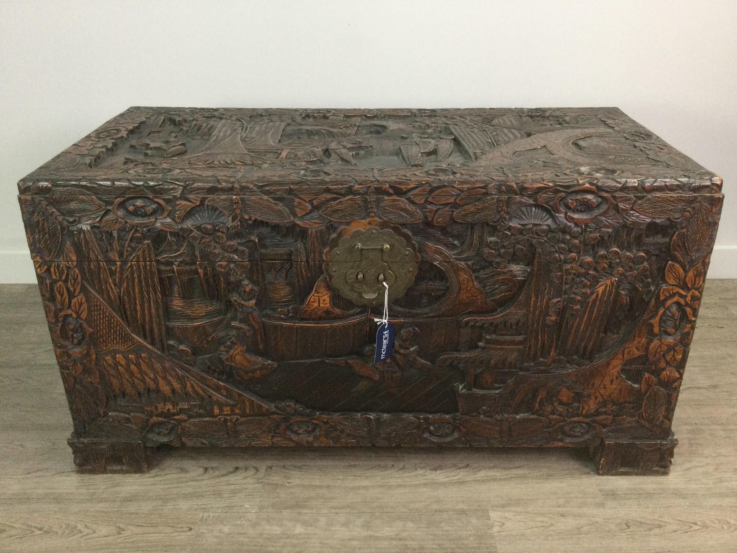 A CHINESE CAMPHORWOOD BLANKET CHEST - Image 2 of 4