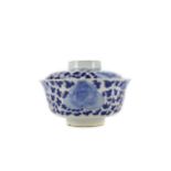 A LATE 19TH/EARLY 20TH CENTURY CHINESE BLUE AND WHITE BOWL ON STAND