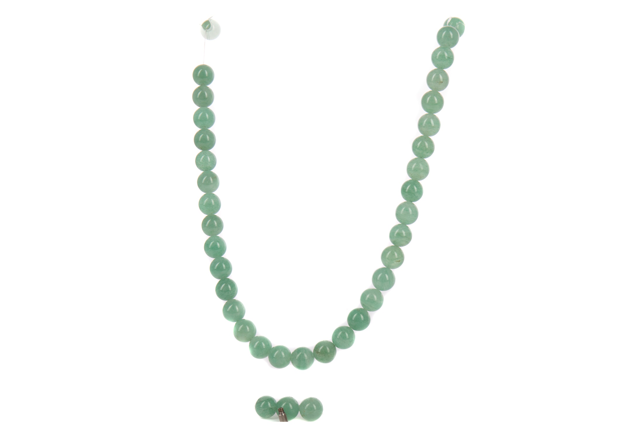 A CHINESE JADE BEAD NECKLACE