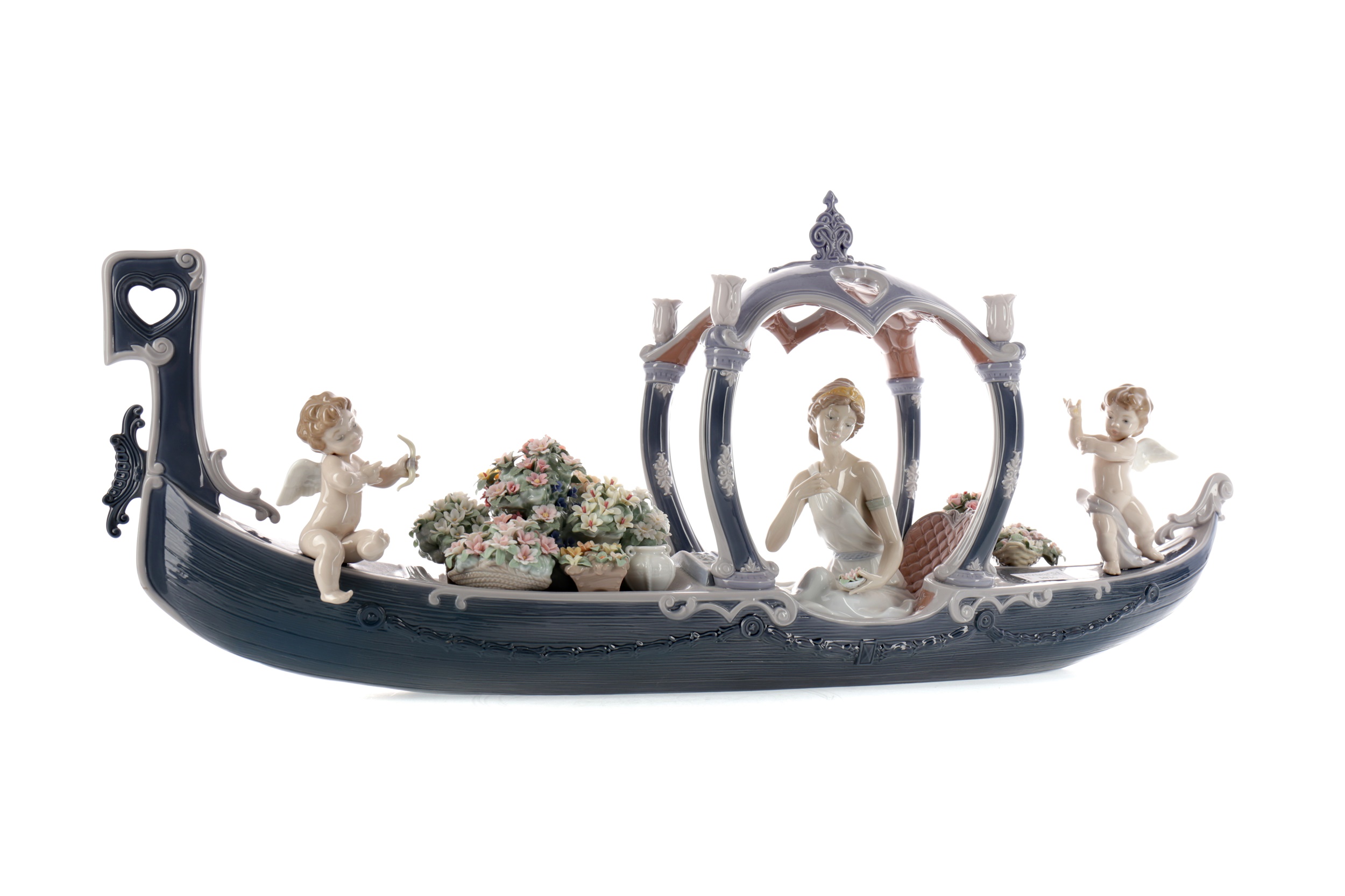 A LLADRO FIGURE OF 'GONDOLA OF LOVE'