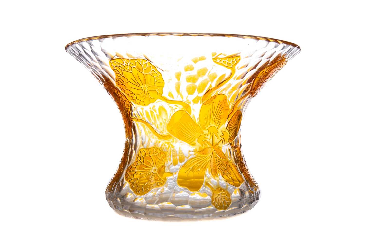 AN EARLY 20TH CENTURY CAMEO GLASS VASE