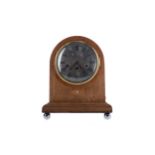 AN EARLY 20TH CENTURY OAK MANTEL CLOCK