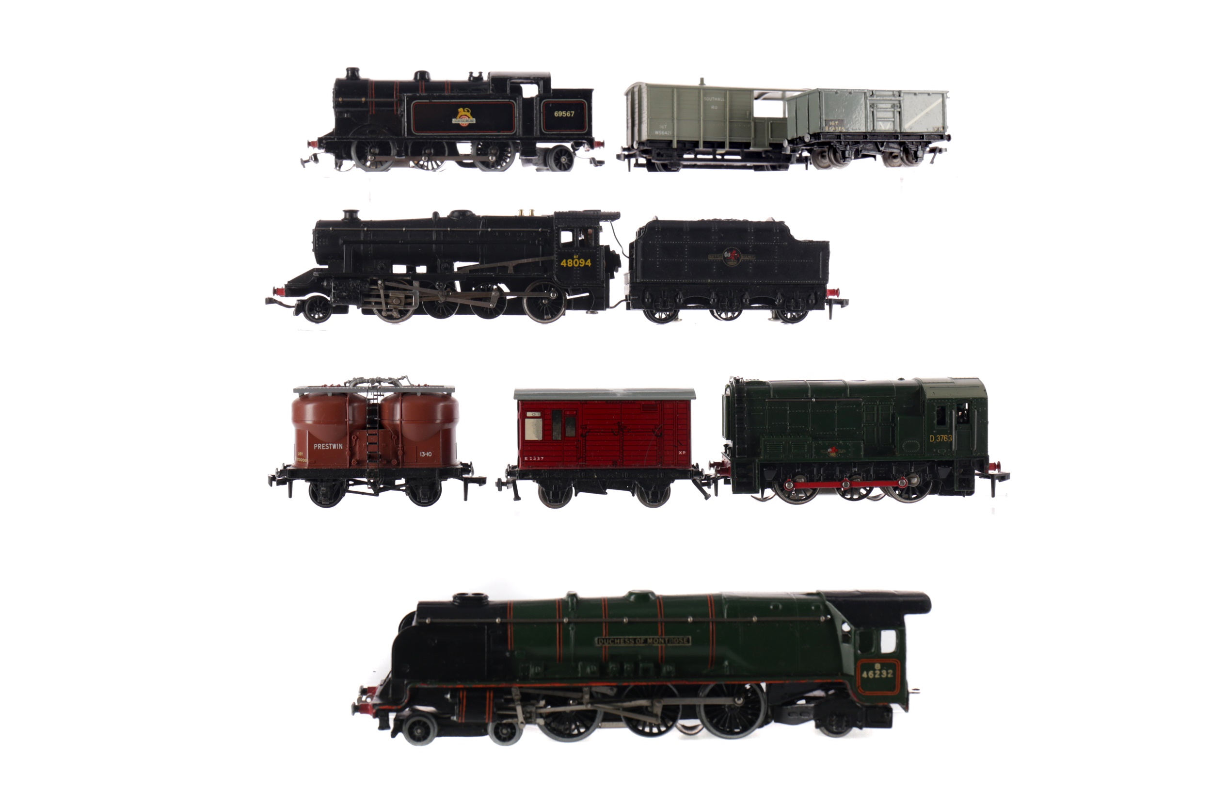A LOT OF FOUR HORNBY LOCOMOTIVES, ALONG WITH ASSORTED TENDER