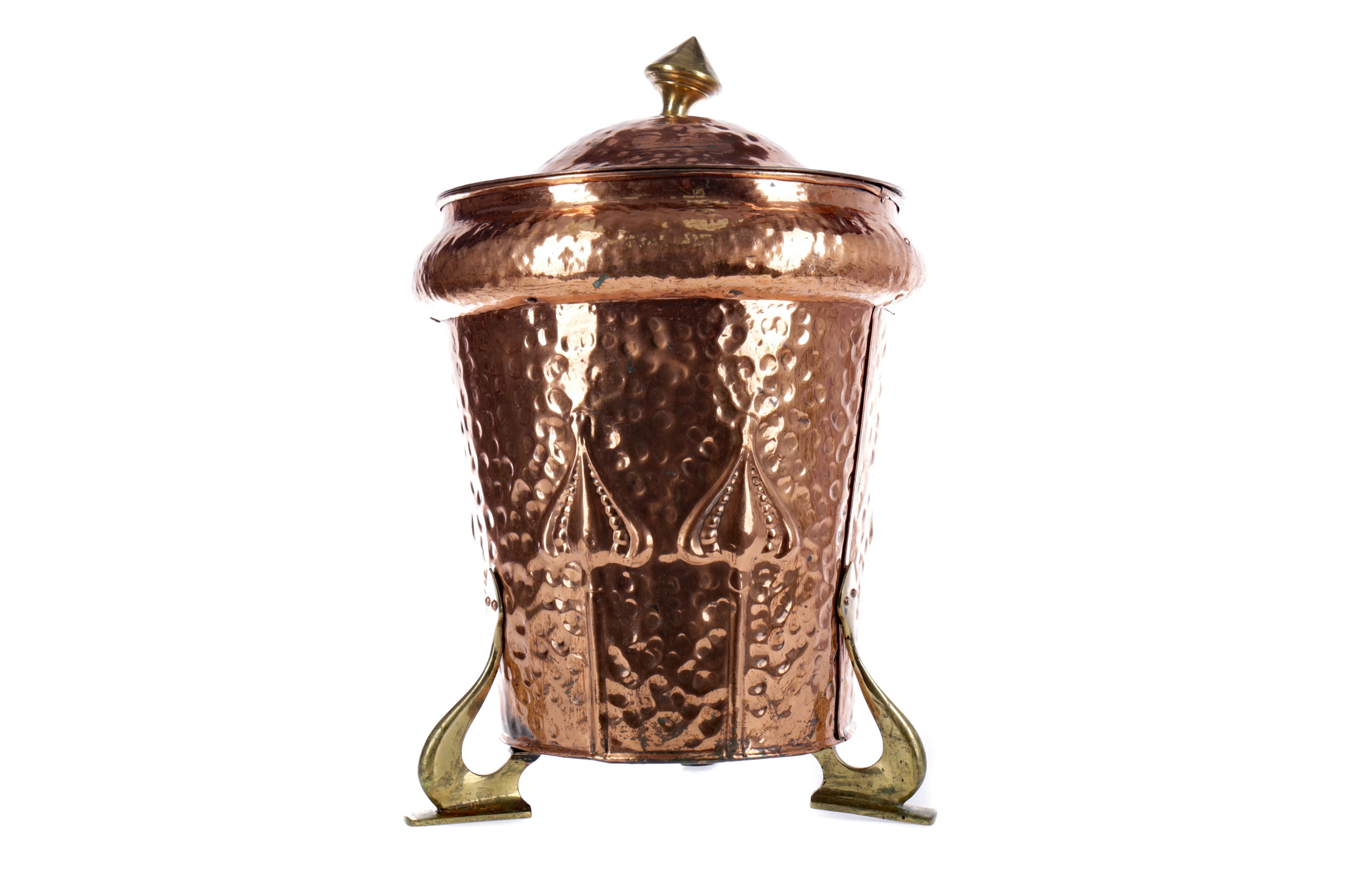 AN ARTS & CRAFTS HAMMERED COPPER COAL BIN AND COVER
