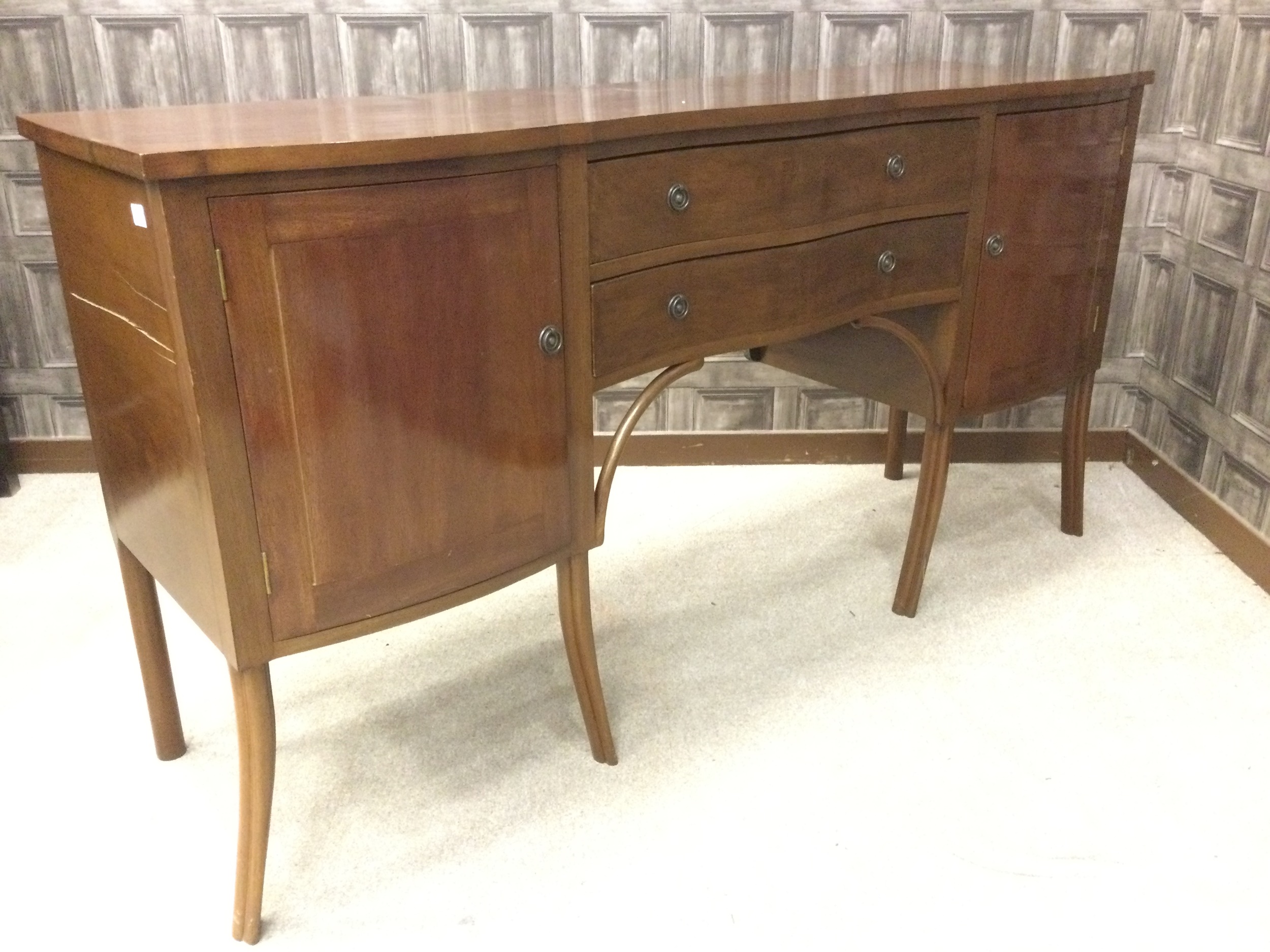 AN EDWARDIAN MAHOGANY SERPENTINE FRONTED SIDEBOARD