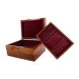 A 20TH CENTURY LACQUERED WOOD JEWELLERY CASKET