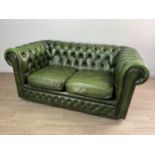 A GREEN LEATHER CHESTERFIELD SUITE