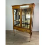 AN EDWARDIAN INLAID MAHOGANY DISPLAY CABINET