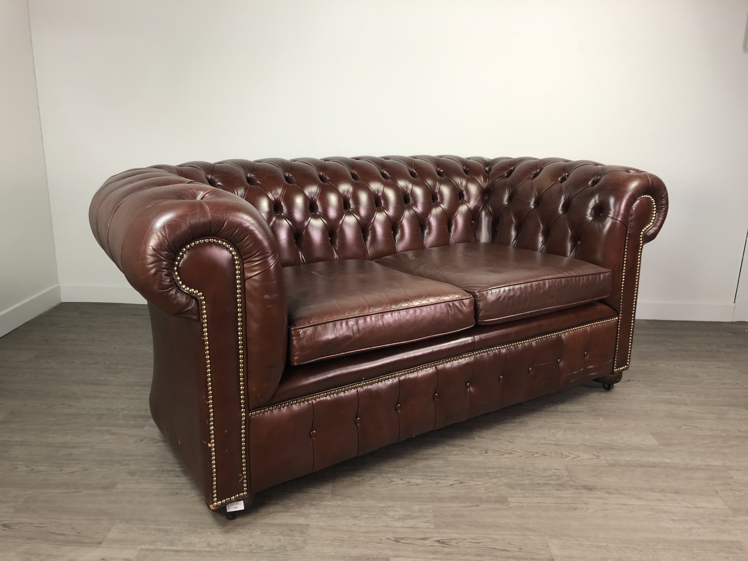 A PAIR OF MODERN CHESTERFIELD SETTEES - Image 2 of 2