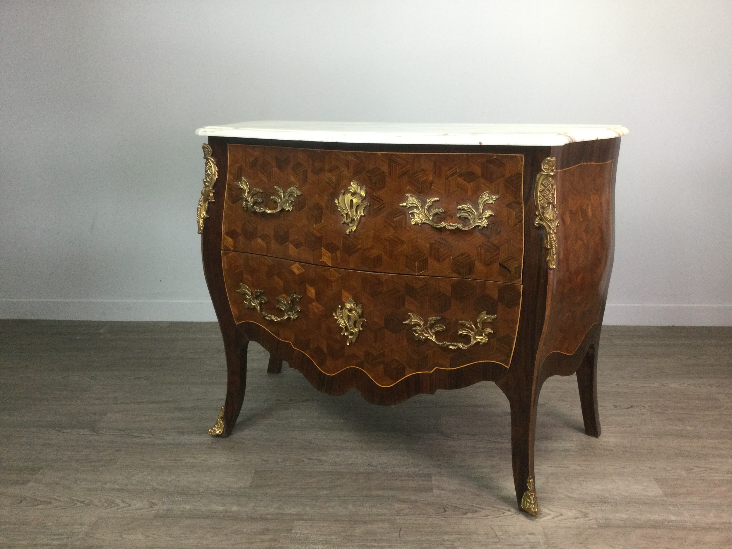 AN IMPRESSIVE GILT METAL MOUNTED ROSEWOOD AND KINGWOOD MARQUETRY COMMODE OF LOUIS XV DESIGN
