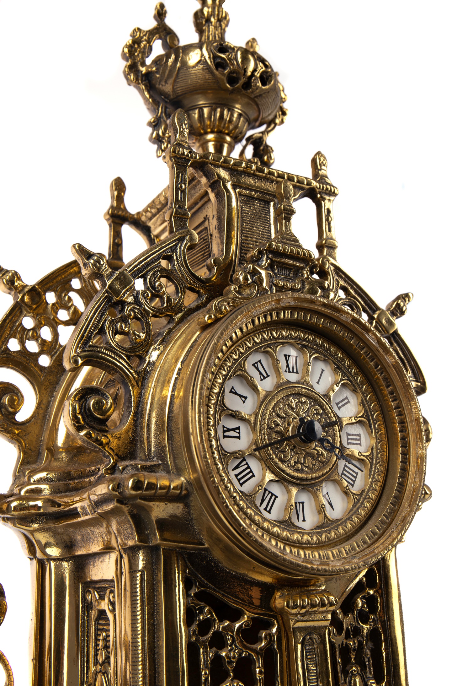 A BRASS MANTEL TIMEPIECE - Image 2 of 2