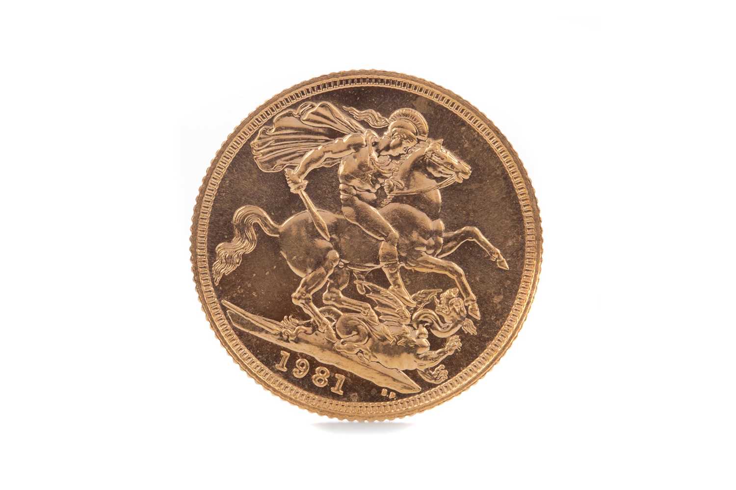 AN ELIZABETH II GOLD SOVEREIGN DATED 1981