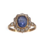 AN EARLY TWENTIETH CENTURY SAPPHIRE AND DIAMOND CLUSTER RING