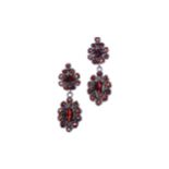 A PAIR OF GARNET EARRINGS