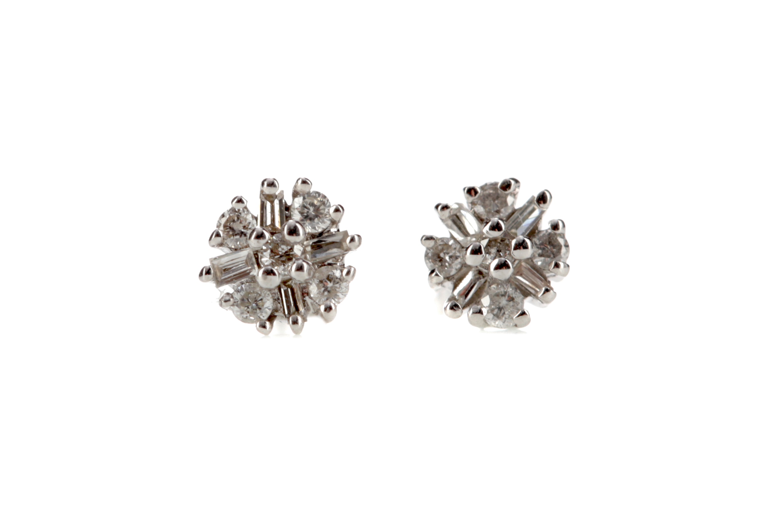 A PAIR OF DIAMOND STUD EARRINGS