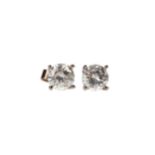 PAIR OF DIAMOND STUD EARRINGS