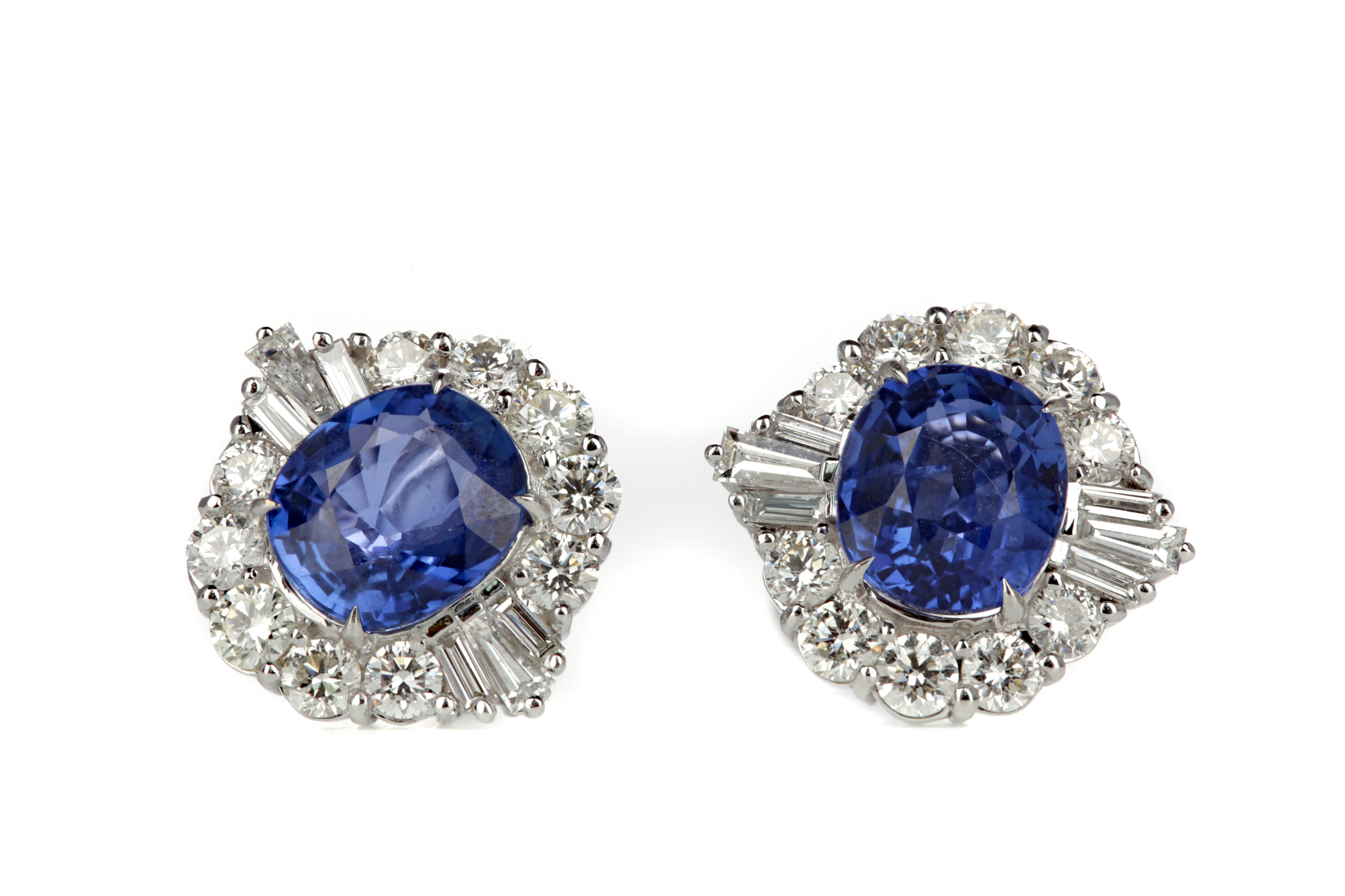 A PAIR OF SAPPHIRE AND DIAMOND EARRINGS