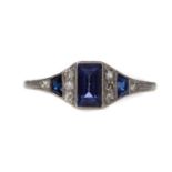 ART DECO SAPPHIRE AND DIAMOND RING