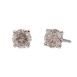 A PAIR OF DIAMOND STUD EARRINGS