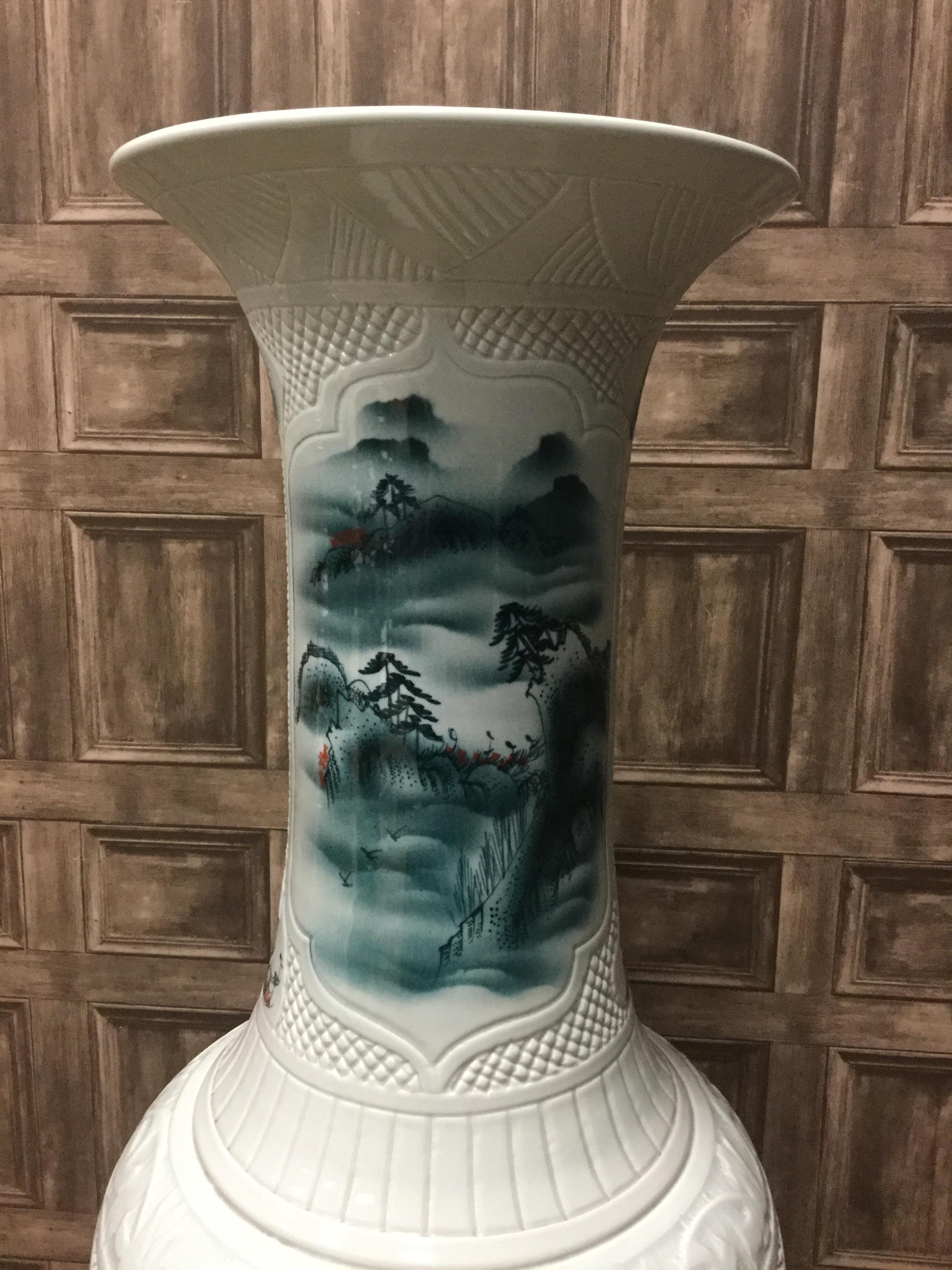 A PAIR OF 20TH CENTURY CHINESE FLOOR STANDING VASES OF MASSIVE PROPORTIONS - Image 4 of 4