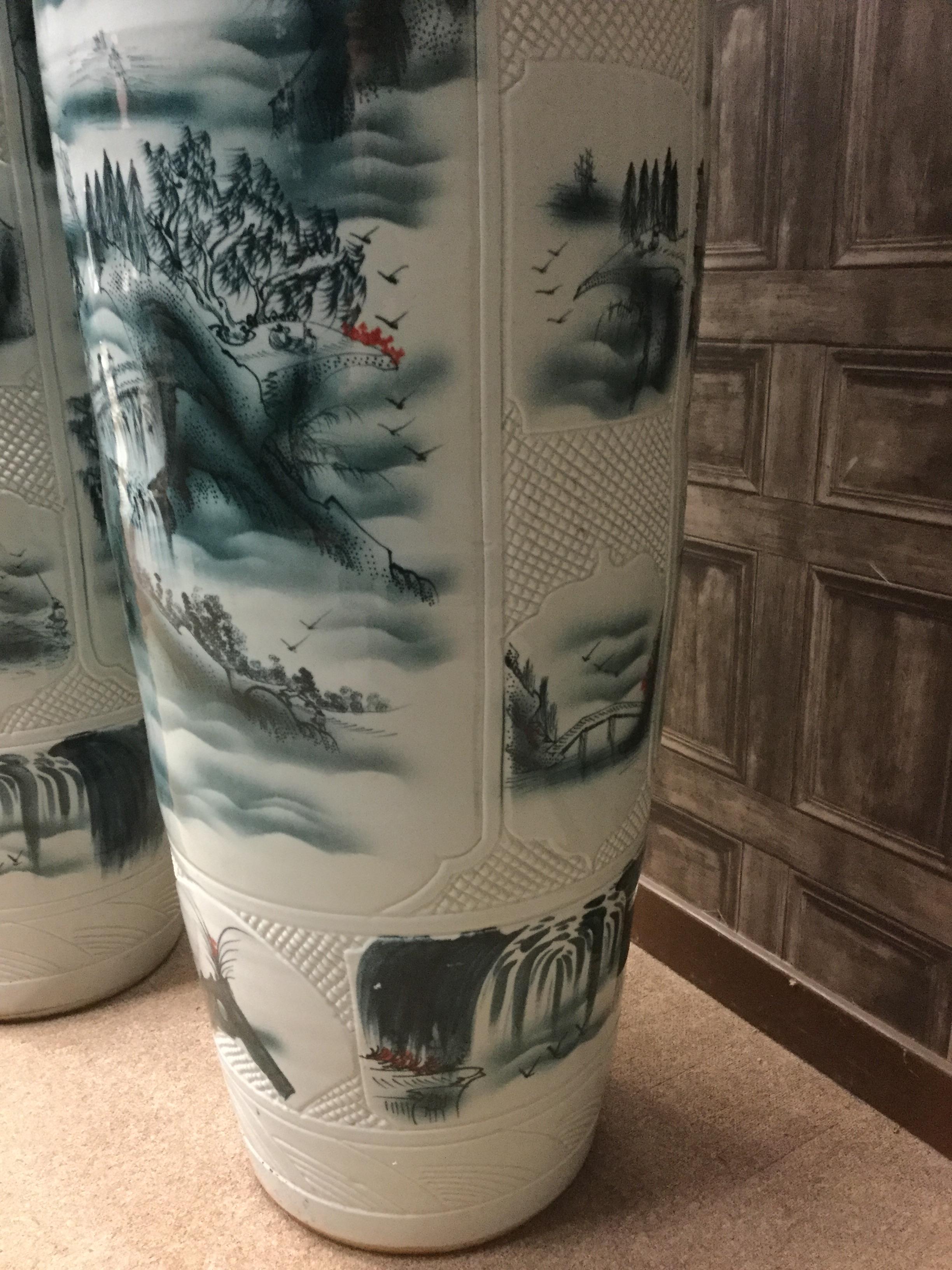 A PAIR OF 20TH CENTURY CHINESE FLOOR STANDING VASES OF MASSIVE PROPORTIONS - Image 3 of 4