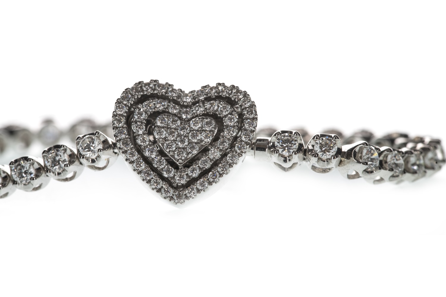 A DIAMOND HEART BRACELET - Image 2 of 3