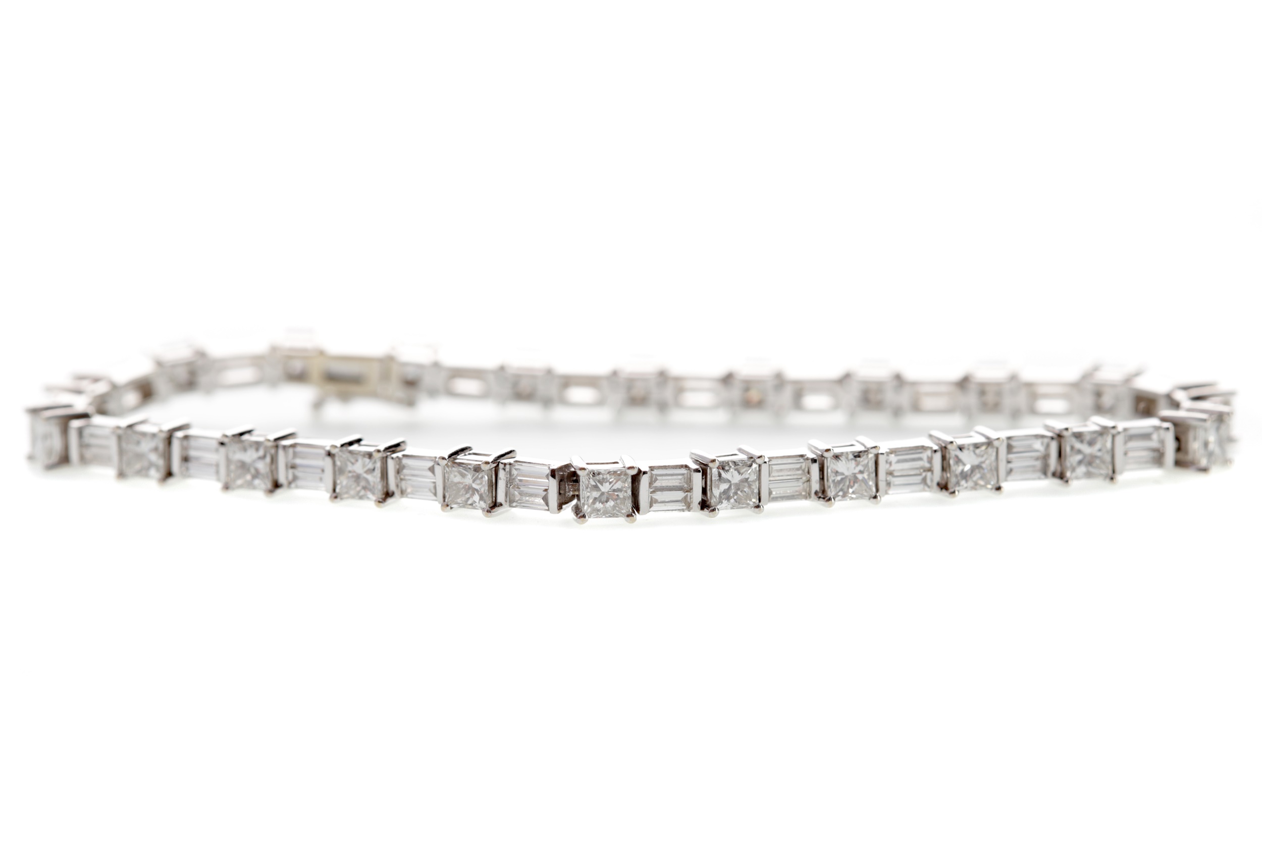 PRINCESS AND BAGUETTE CUT DIAMOND TENNIS BRACELET