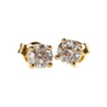 A PAIR OF DIAMOND STUD EARRINGS