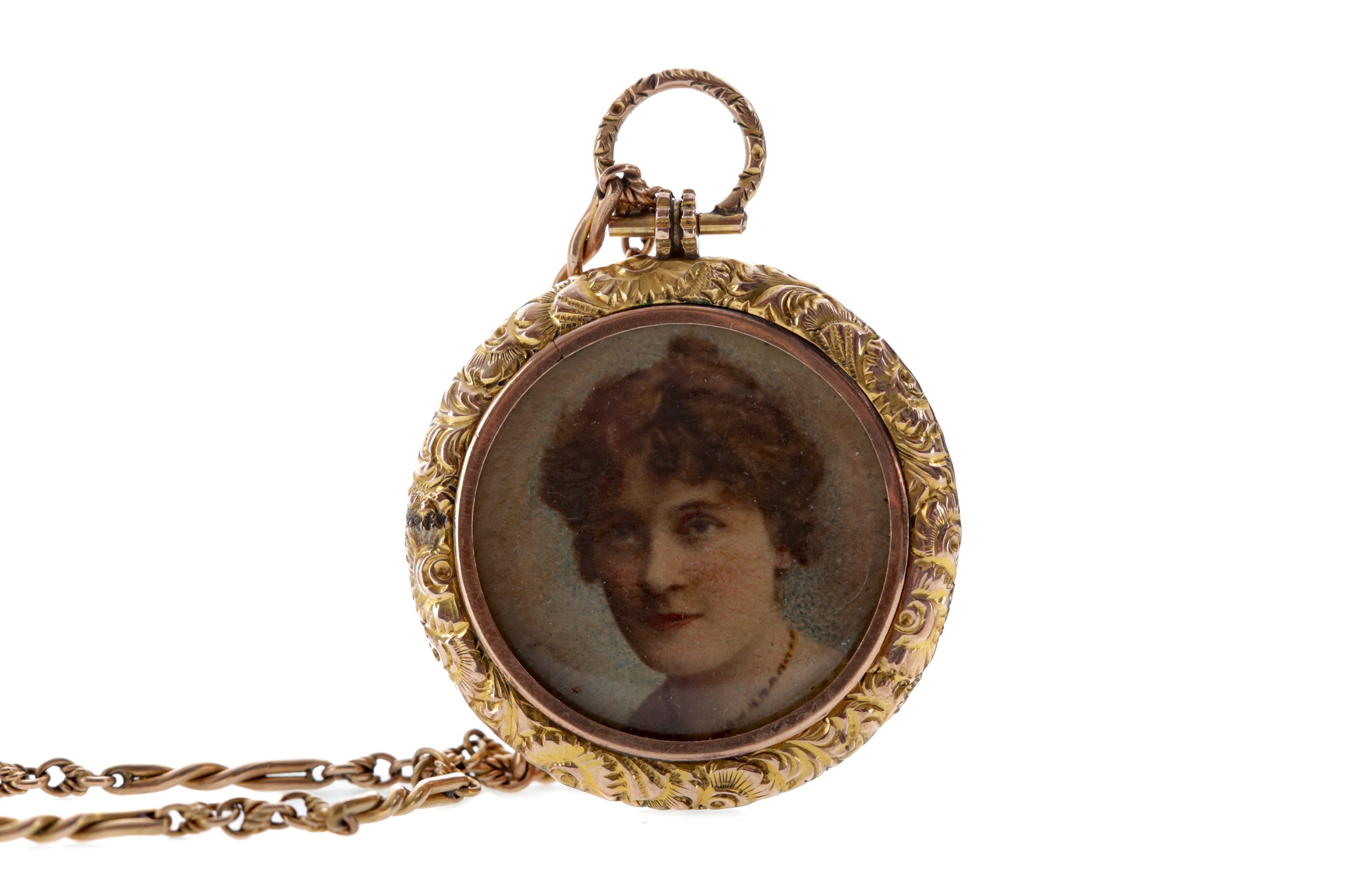 A GOLD CHAIN WITH GILT LOCKET