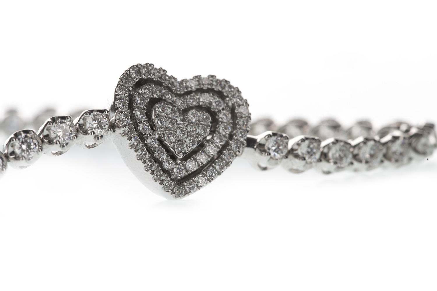 A DIAMOND HEART BRACELET - Image 3 of 3