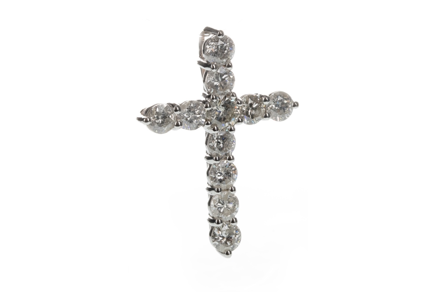 A DIAMOND CROSS PENDANT