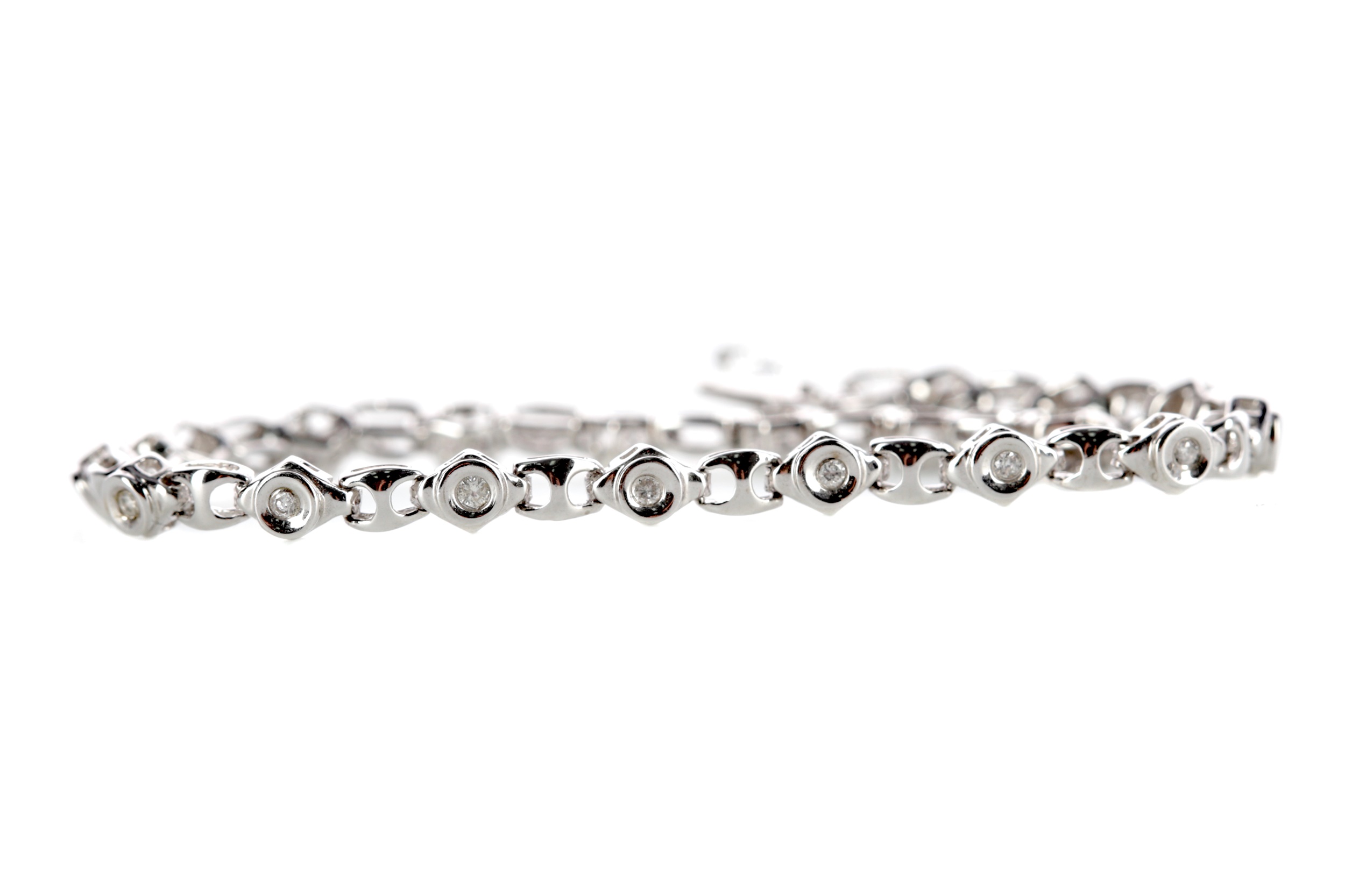 A DIAMOND BRACELET - Image 2 of 3