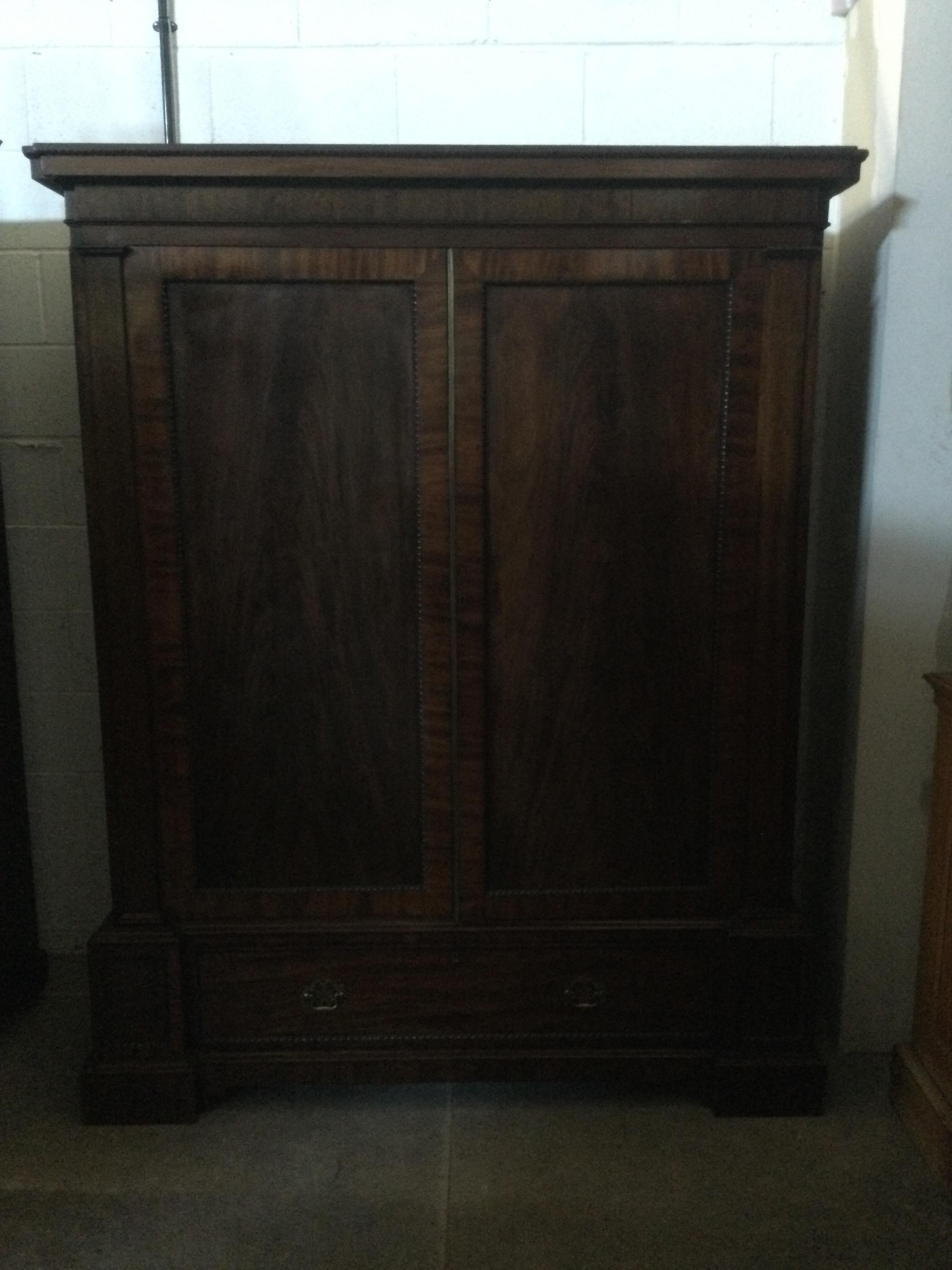 A VICTORIAN MAHOGANY WARDROBE