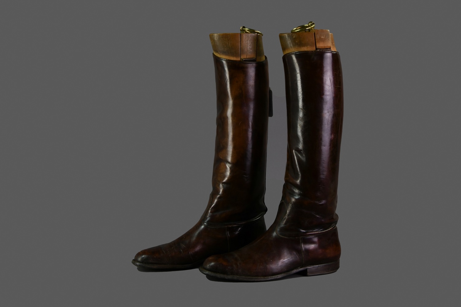 A PAIR OF VICTORIAN BROWN LEATHER RIDING BOOTS