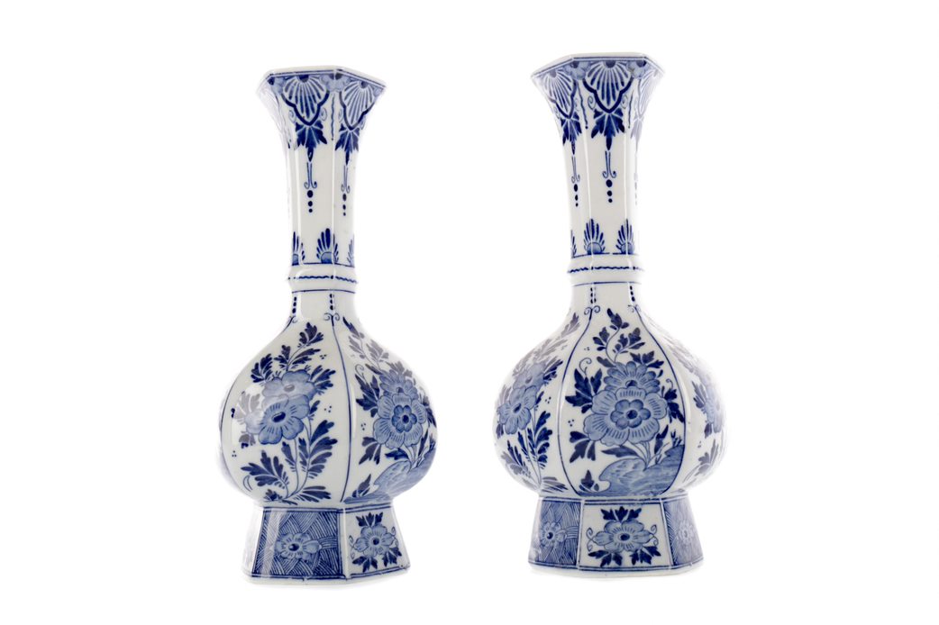 A COLLECTION OF FOUR DUTCH DELFTWARE BLUE & WHITE VASES