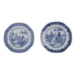 A PAIR OF LATE 19TH CENTURY CHINESE BLUE & WHITE PORCELAIN PLATES
