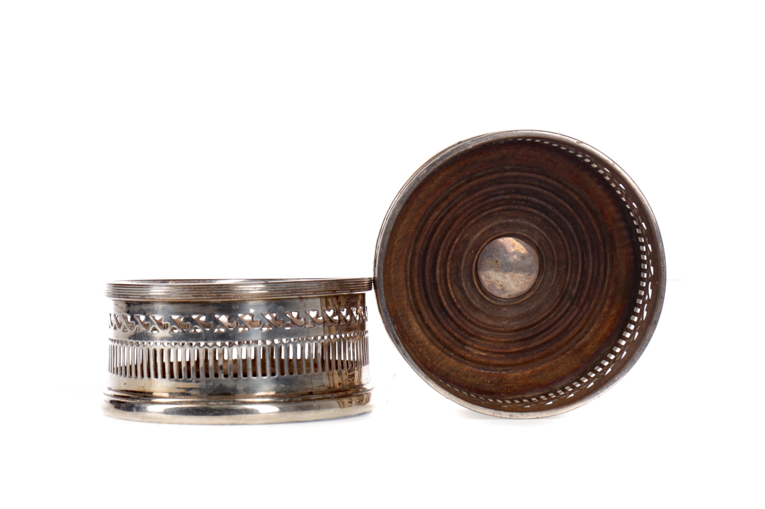 A PAIR OF EARLY 20TH CENTURY SILVER PLATED WINE SLIDES