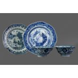 A 19TH CENTURY CHINESE BLUE & WHITE PORCELAIN PLATE, ALONG WITH ANOTHER AND TWO BOWLS