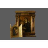AN EARLY 20TH CENTURY PAINTED AND GILTWOOD TABERNACLE PICTURE FRAME, ALONG WITH A DEVOTIONAL PICTURE